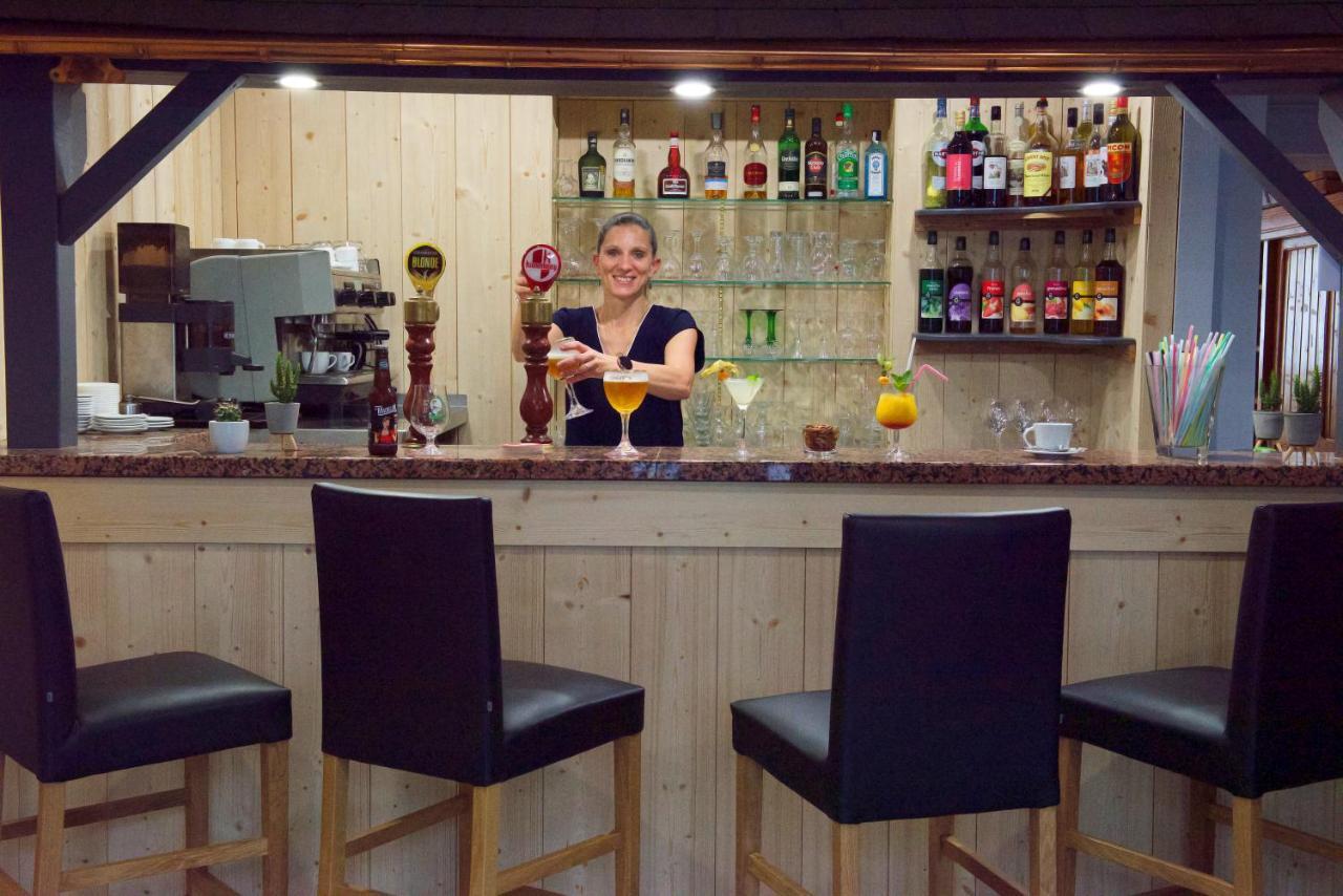 Hotel Restaurant Du Haut Du Roc Basse-sur-le-Rupt Екстер'єр фото